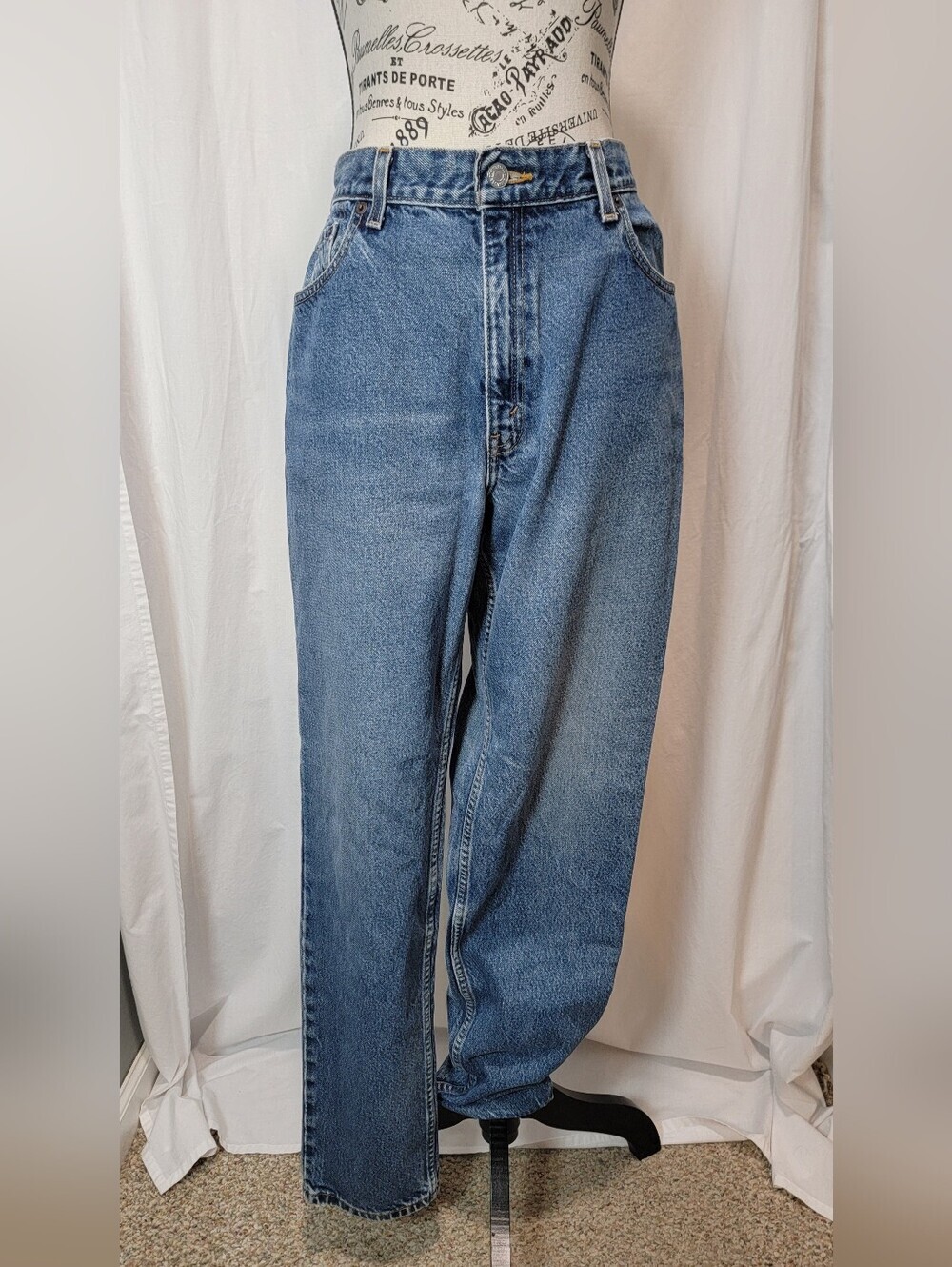 Womens Vintage 550 Relaxed Fit Tappered Leg Blank Red Tag Jeans